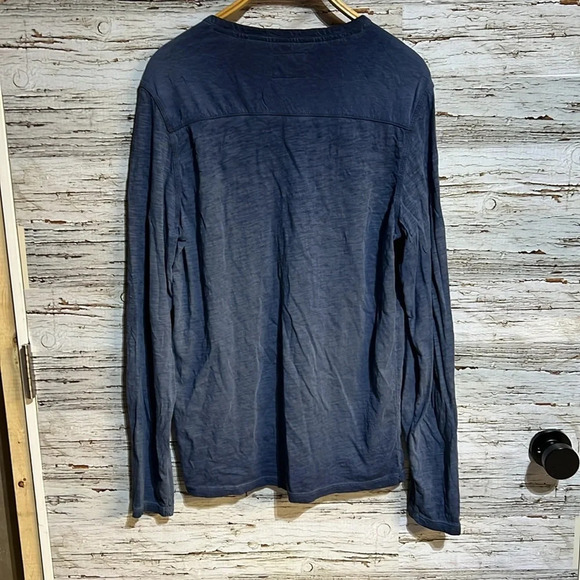 Guess long sleeve fade distressed shirt size large - Picture 7 of 9